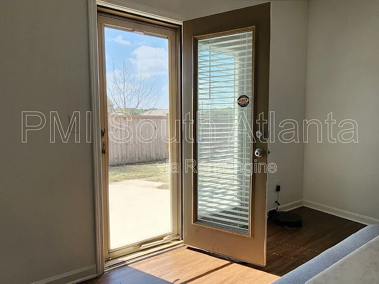 4040 Alveston Dr — Photo 15