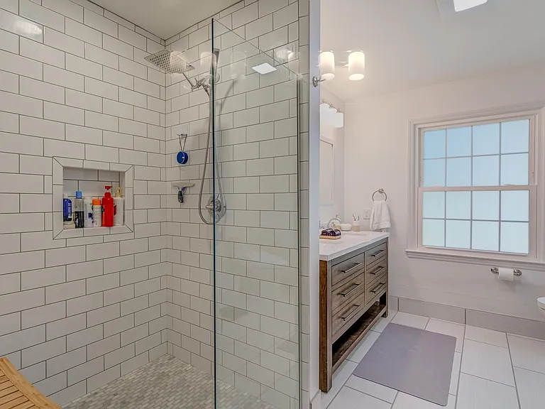 5600 Laniel Ct — Photo 17