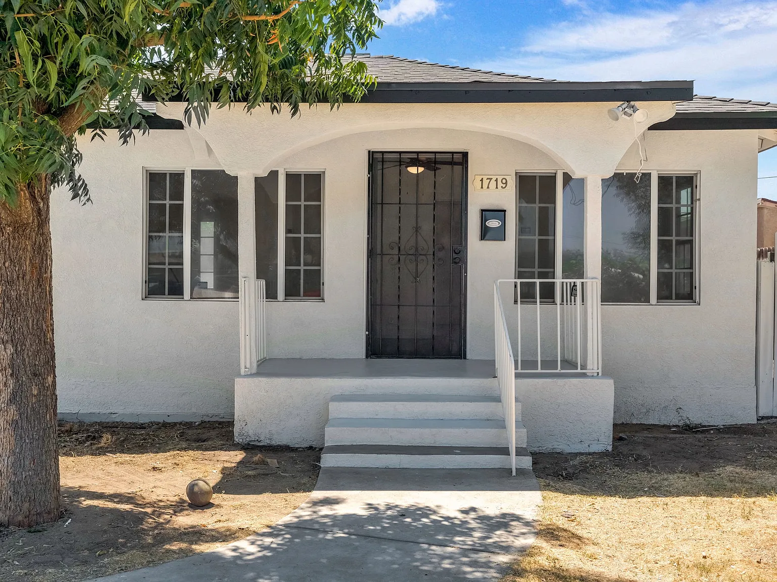 2 bed, 720 sqft, $1,700 — Photo 1
