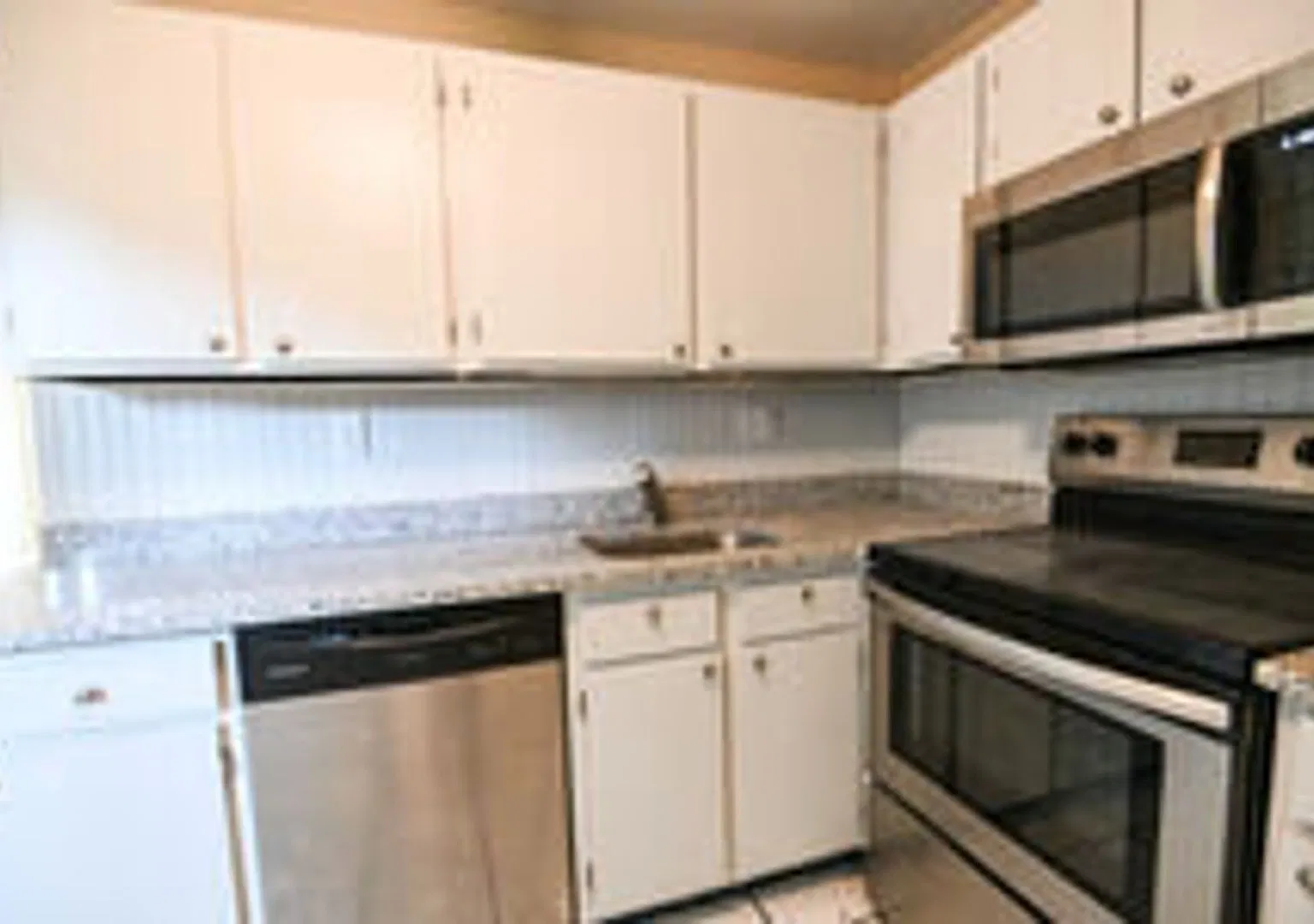 Crofton Condo — Photo 4