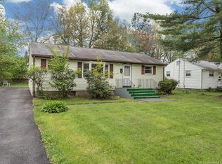 22 Louis Dr, Bloomfield, CT 06002