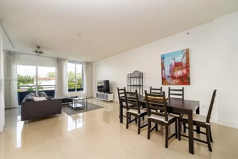 Cocostyle @ 3250 Grand Av — Photo 1