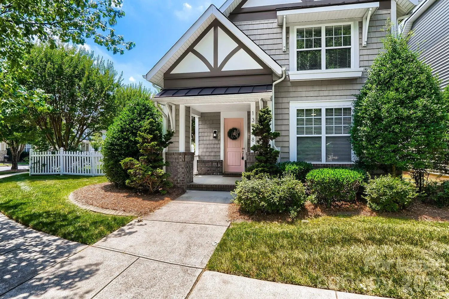 3 bed, 2.5 bath, $3,000 — Photo 2