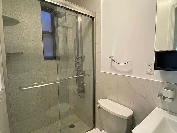 4th image of 31-72 37th St #1