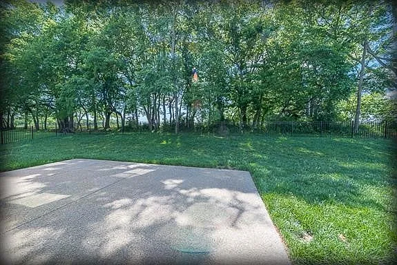 1381 Round Hill Ln — Photo 15