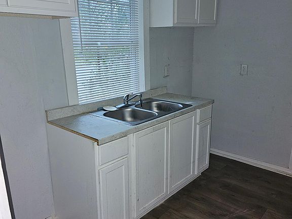 3rd image of 1355 W 6th St