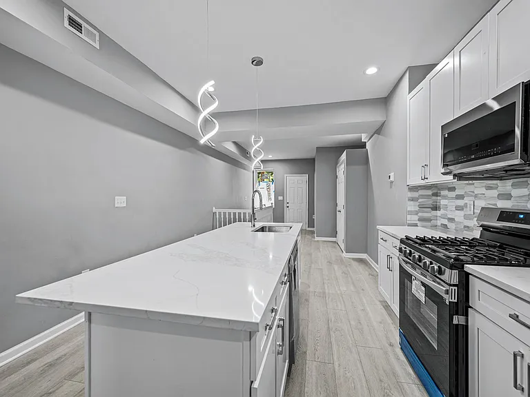 3059 Brighton St — Photo 16