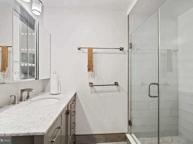 133 Robbins Ave — Photo 3