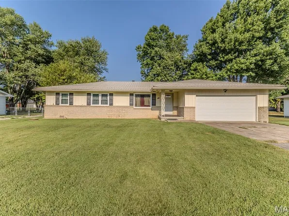 1511 Rader Dr, Lebanon, MO 65536