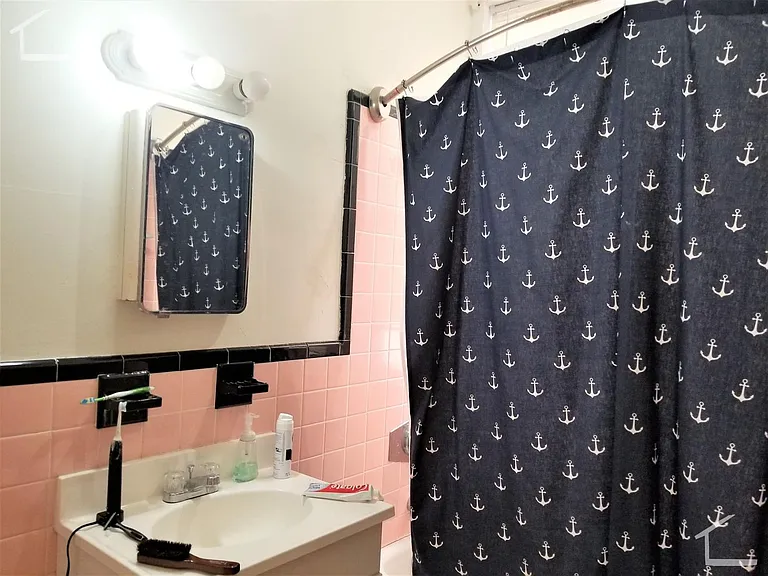 14 Euston St #1 — Photo 8