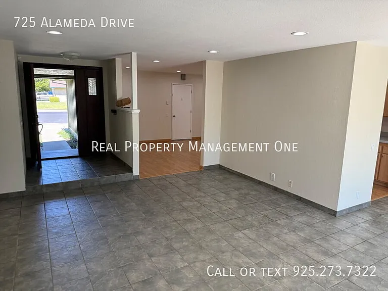 725 Alameda Dr — Photo 8