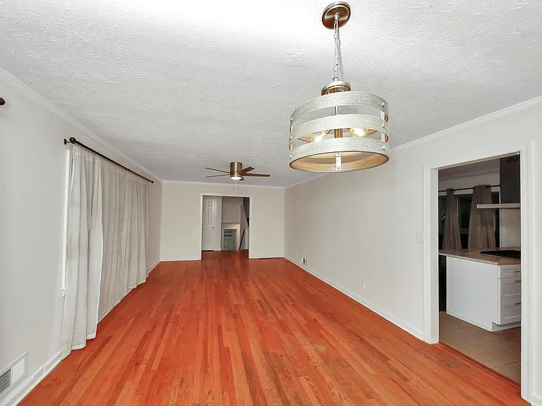 1249 Robert Ln — Photo 7