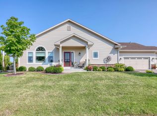 W207N16205 Elliot Dr, Jackson, WI 53037