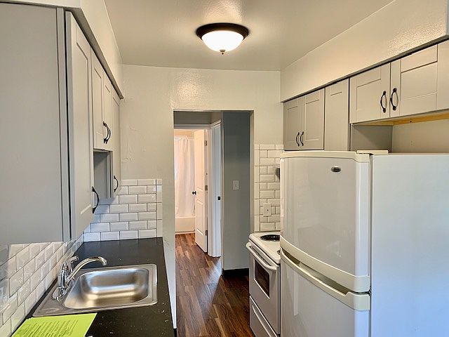 Kitchen. compact and fully functional.