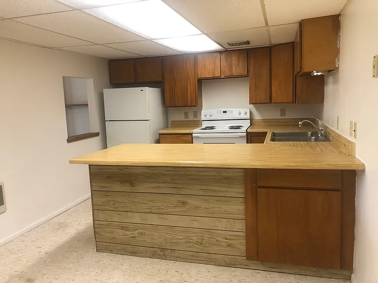 155 NW North St — Photo 6