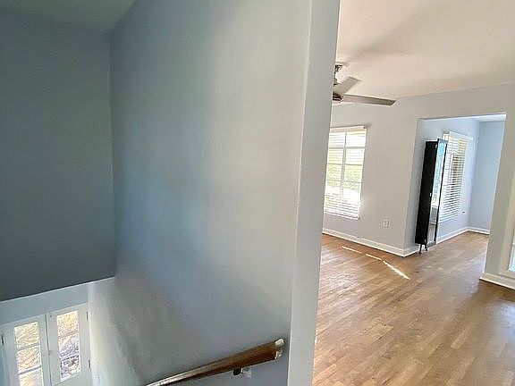 Stairway to livingroom
