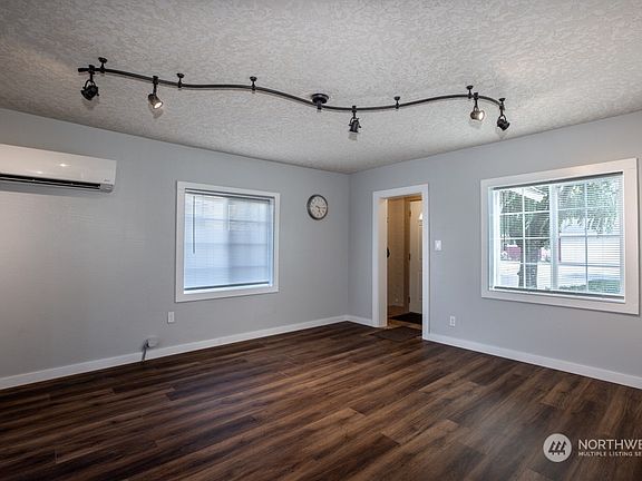 4th image of 478 Washington Street