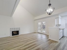 6803 Woodhue Dr, Austin, TX