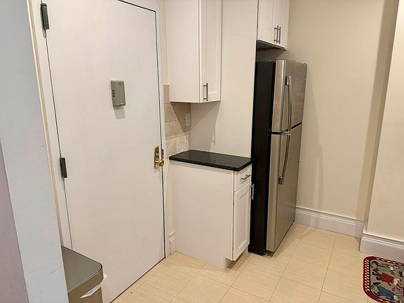 5th image of 613 9th Ave #2U