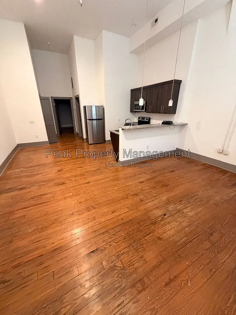 1 bed, 1.0 bath, 684 sqft, $1,275 — Photo 2