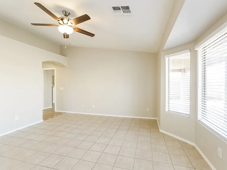 6622 S 23rd Ave — Photo 10