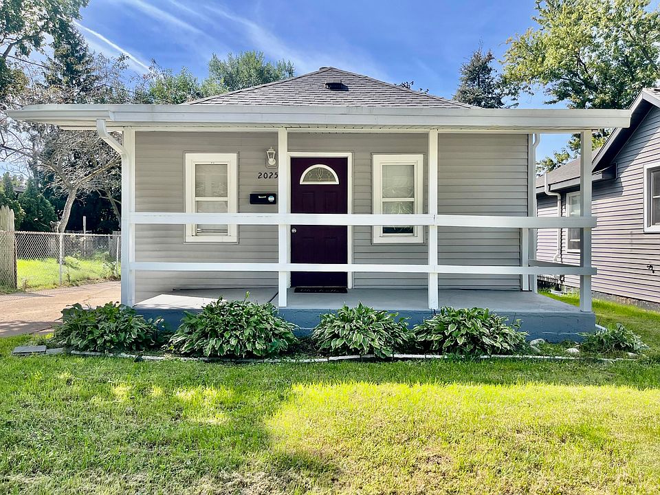 1st image of 2025 De Hoop Ave SW