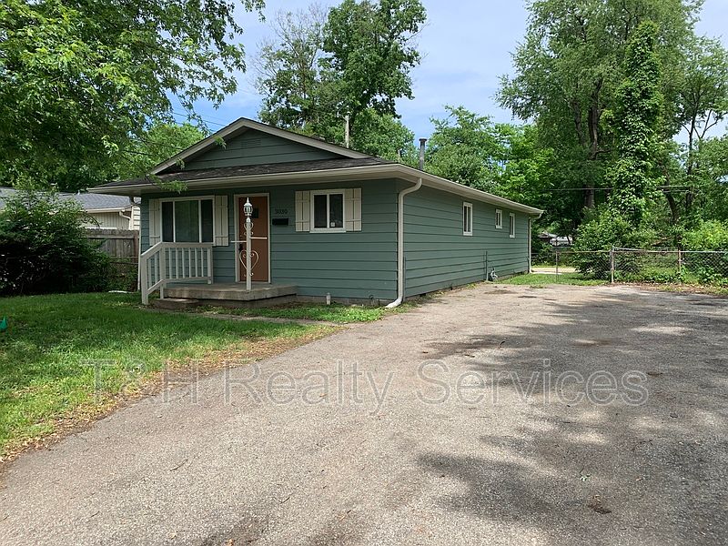 1st image of 3030 Roberta Dr