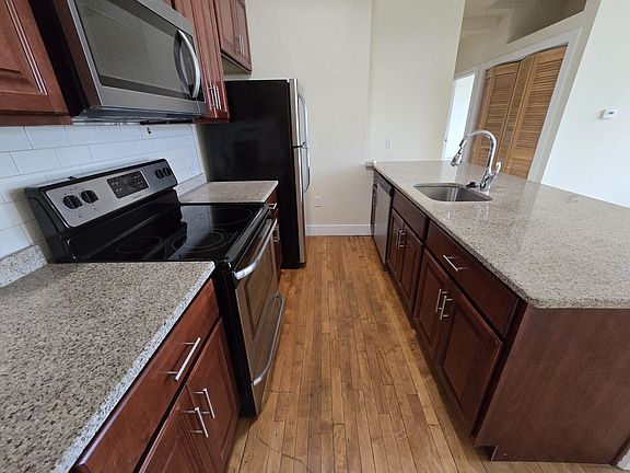 4th image of 613 N Lombardy St #204