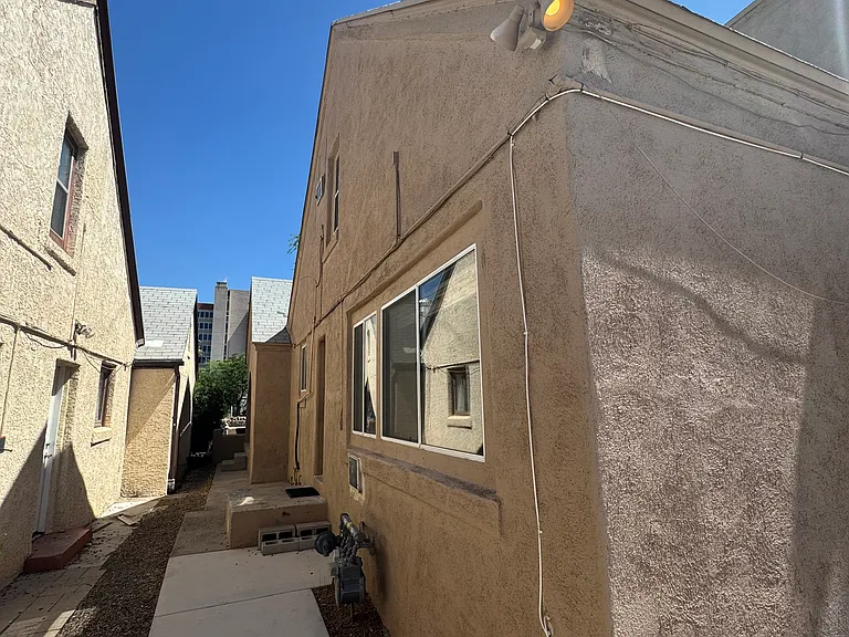 Side alley to Parking