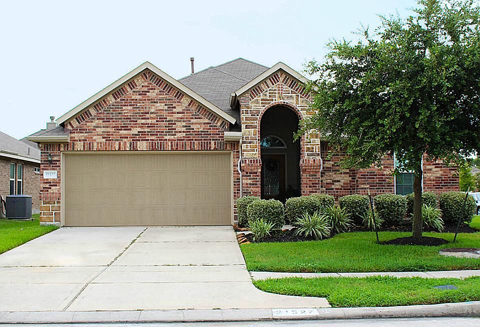 1st image of 21527 Kings Bend Dr
