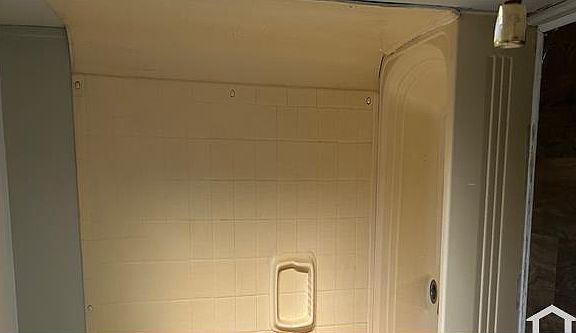 4th image of 1713 Gilmore St #3A