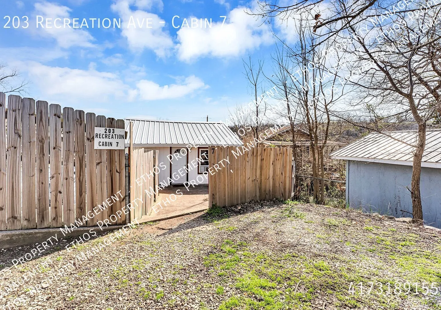 Availible Now 2 Bed 1 Bath Near The Lake — Photo 3