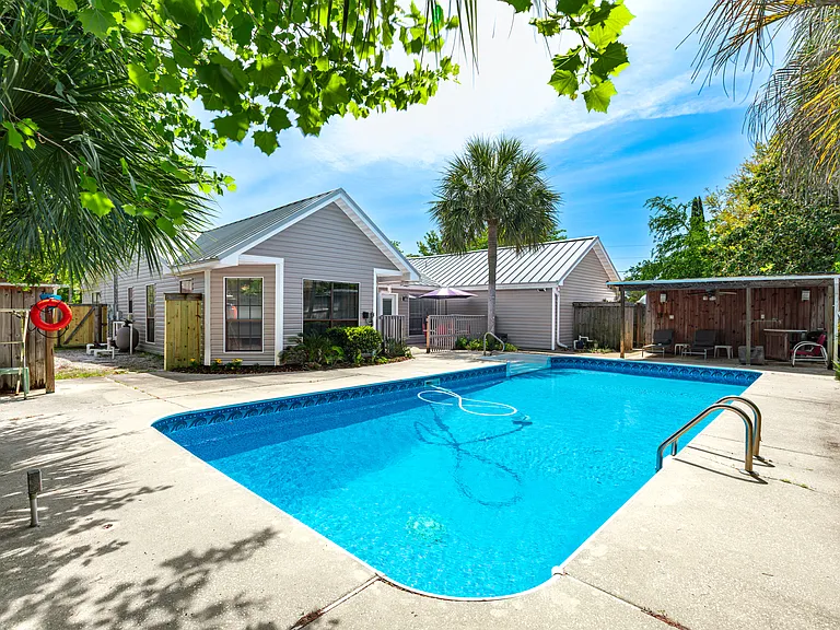 301 Cypress St — Photo 1