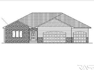 8404 Copper Ridge Rd, Sioux Falls, SD 57108