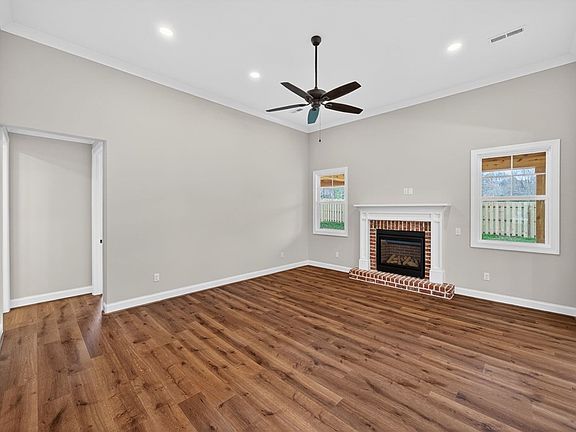 4th image of 384 S Old Kentucky Rd