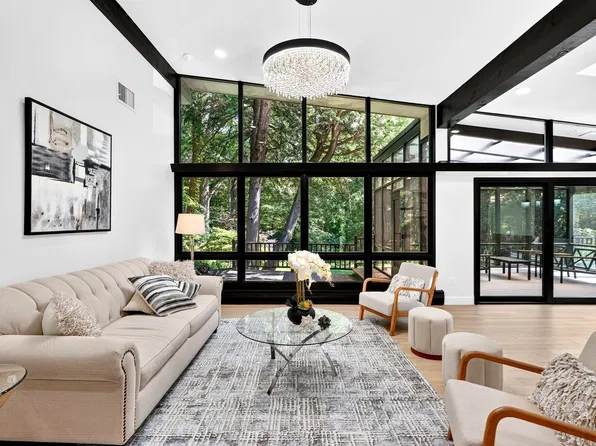 367 Newton St, Brookline, MA 02467
