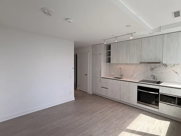 8 Wellesley St E #5910 — Photo 6