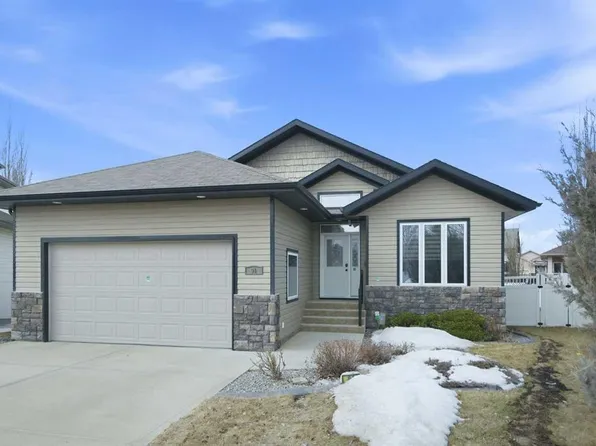 91 NE Woodrow Close, Red Deer, AB T4N 7G1