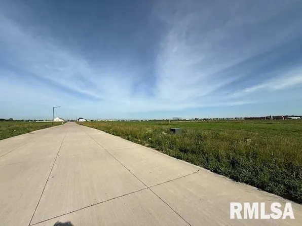 6692 Meghan Ave, Bettendorf, IA 52722