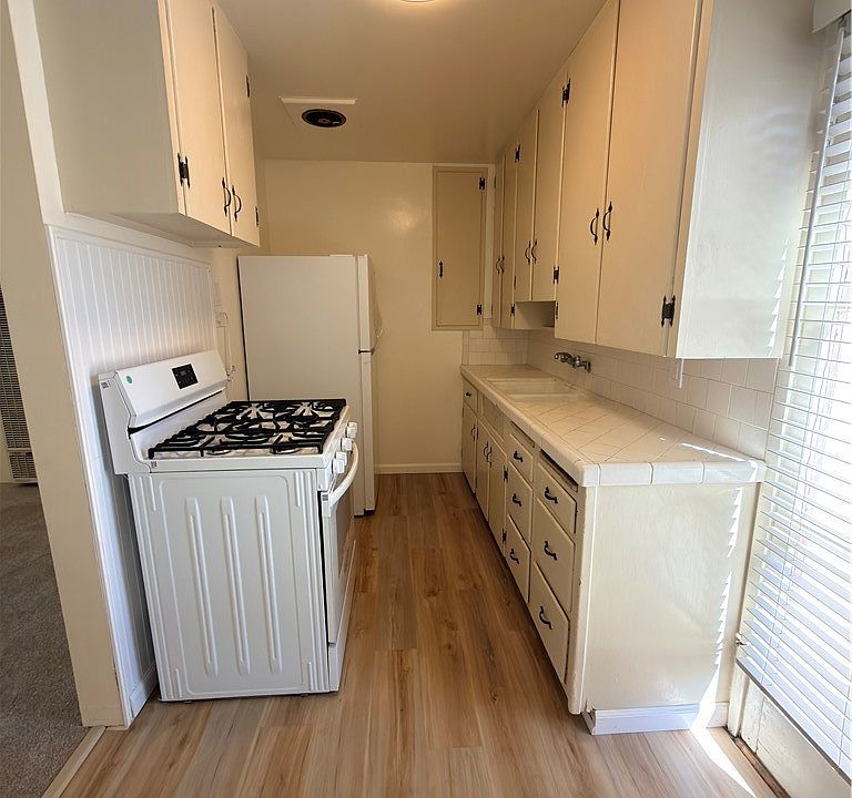 1st image of 331 S 3rd Ave