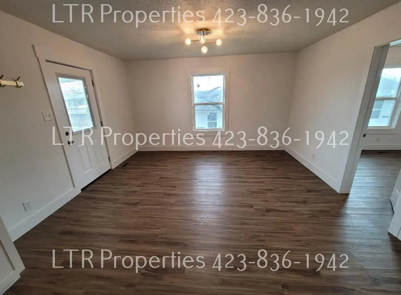 1421 Ivy St — Photo 4