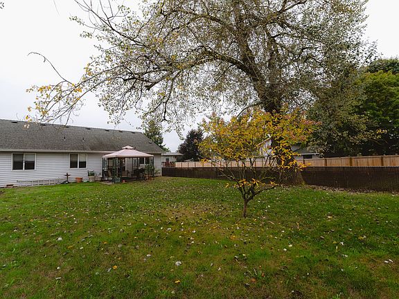 3rd image of 7610 NE 152nd Ave