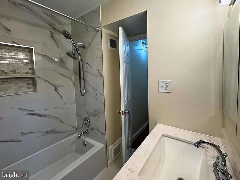 3300 N Harrison St — Photo 12