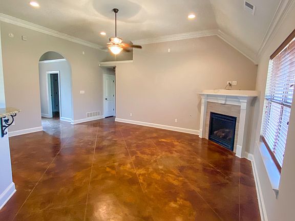 3rd image of 1884 Lindsey Ln
