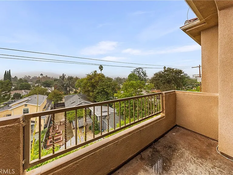 11218 Camarillo St #404 — Photo 40