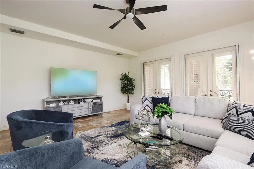 3 bed, 2.0 bath, 2420 sqft, $16,000 — Photo 3