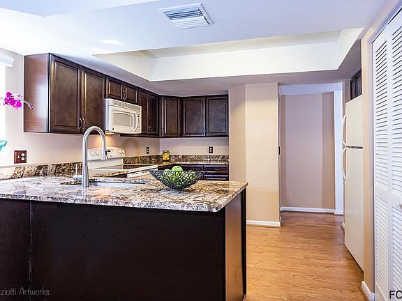 3rd image of 14 Sherbury Ct #14
