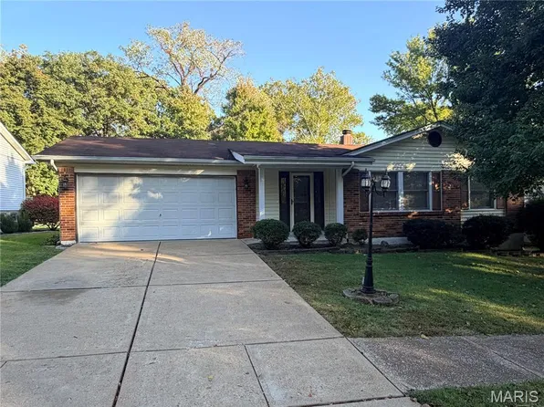5686 Dantonaire Pl, Saint Louis, MO 63128