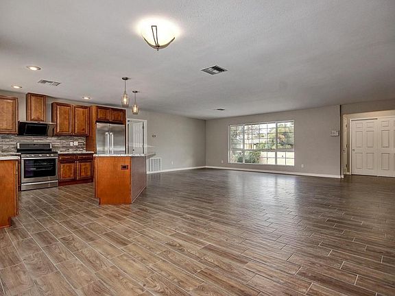 3rd image of 14423 N 6th Pl
