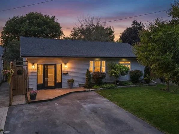26 Market St, Kitchener, ON N2K 1H2